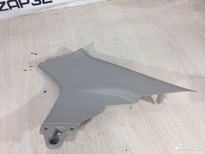 Накладка стойки задняя правая Renault Logan L8