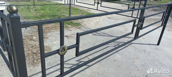 Ограда на кладбище