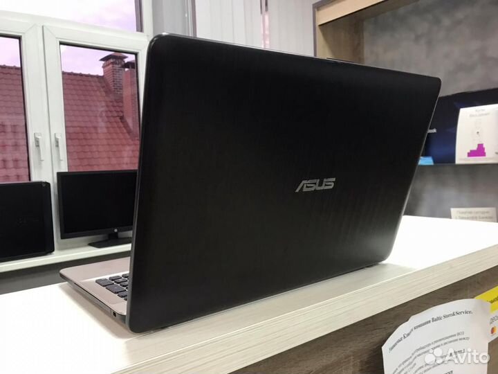Ноутбук Asus 4ядра + SSD FullHD экран