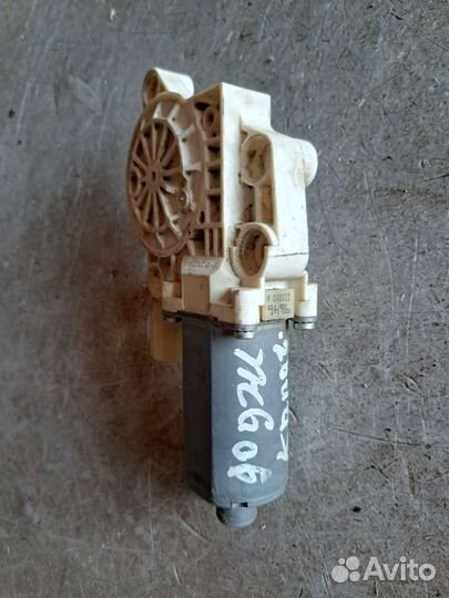 Моторчик стеклоподъёмника на Dodge Grand Caravan