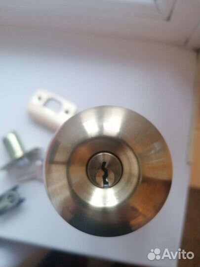 Замок дверной