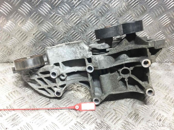 Кронштейн генератора Audi A4 03l903143; 038903315