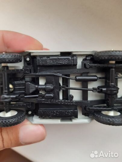 Сборная модель автомобиля УАЗ 469