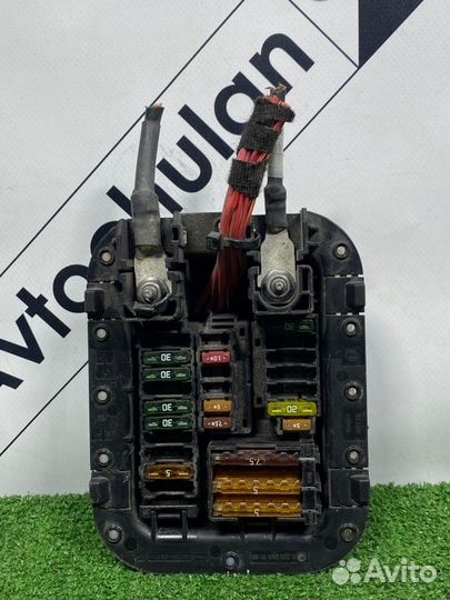 Блок предохранителей передний Mercedes-Benz