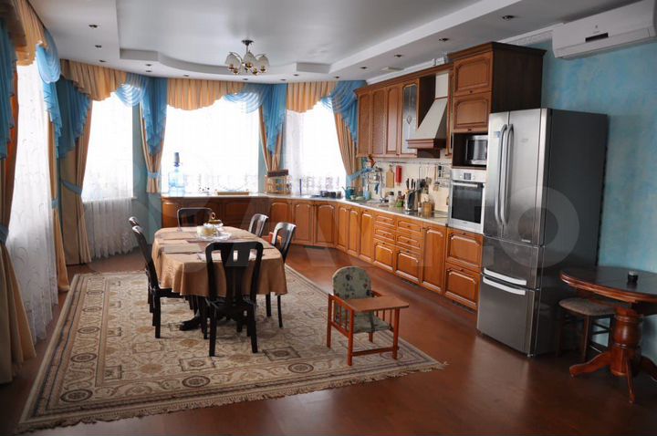 Коттедж 580 м² на участке 13,8 сот.