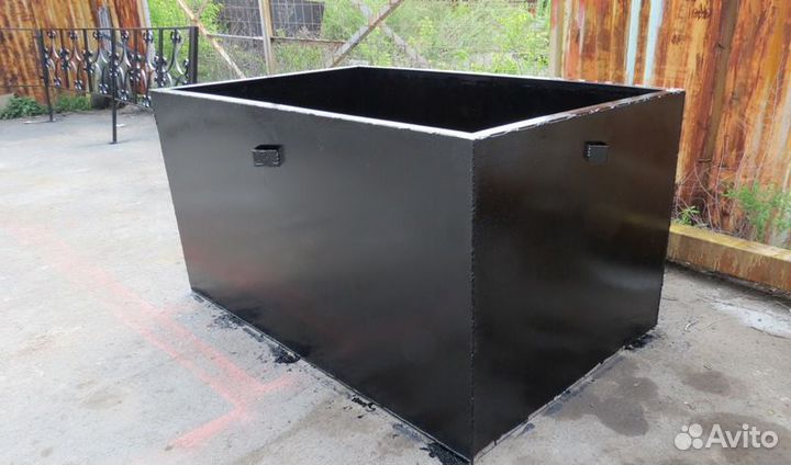 Бак для воды из металла