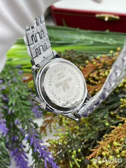 Женские наручные часы swarovski