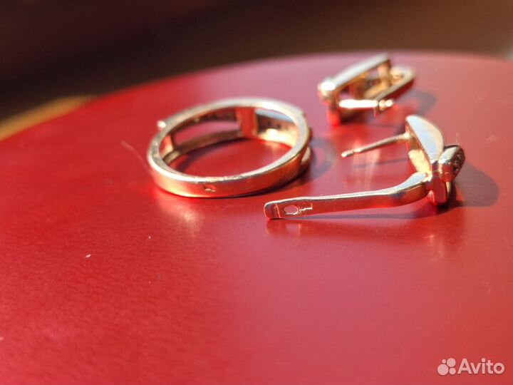 Комплект украшений золотой