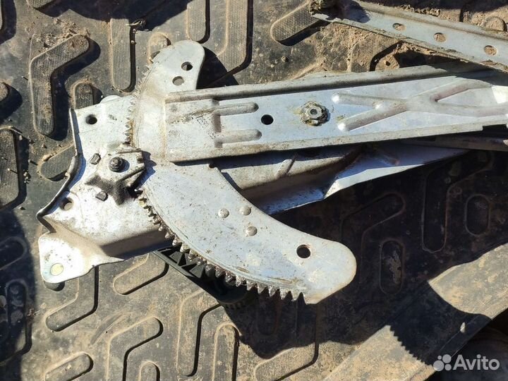 Стеклоподьемник правый Рено Кангу 1