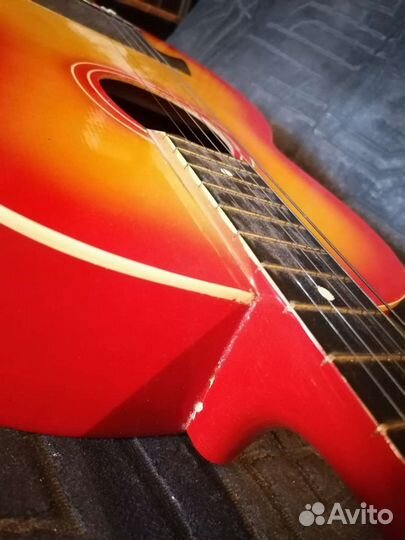 Акустическая гитара (Орфей, Болгария)