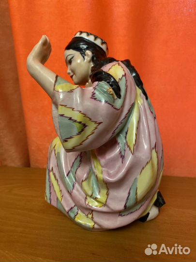 Статуэтка Танцующая узбечка