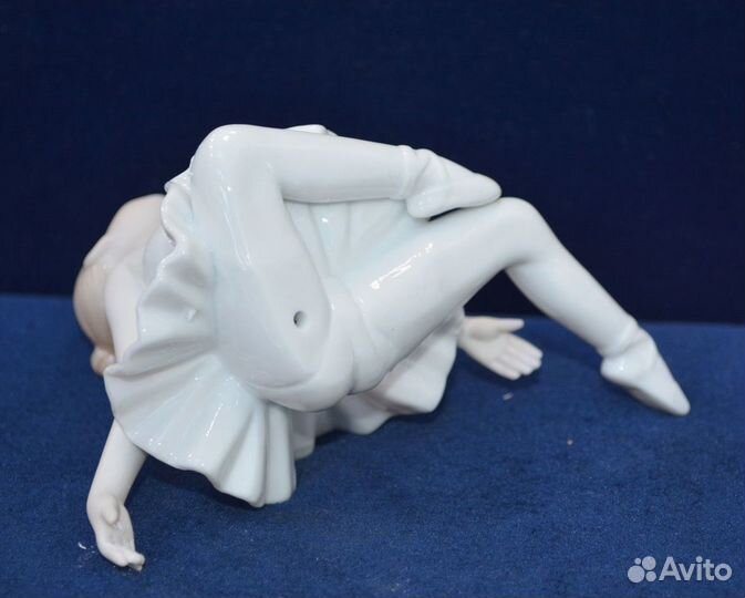 Фарфоровая статуэтка- юная балерина (40)