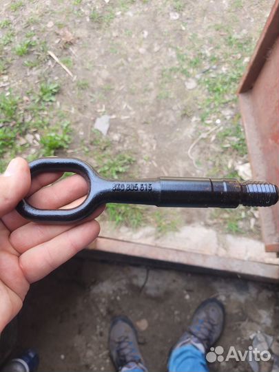 Буксировочный крюк (петля) 8K0805615