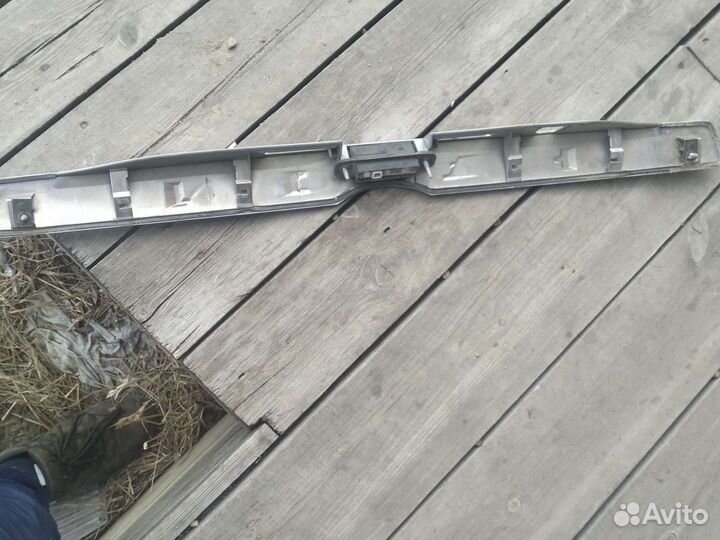 Накладка на дверь багажника тойота ноух