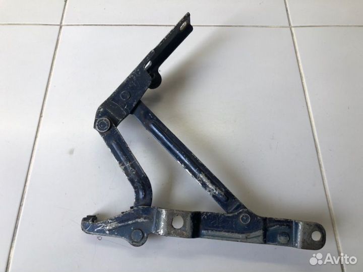 Петля крышки багажника левая Kia Magentis 2000