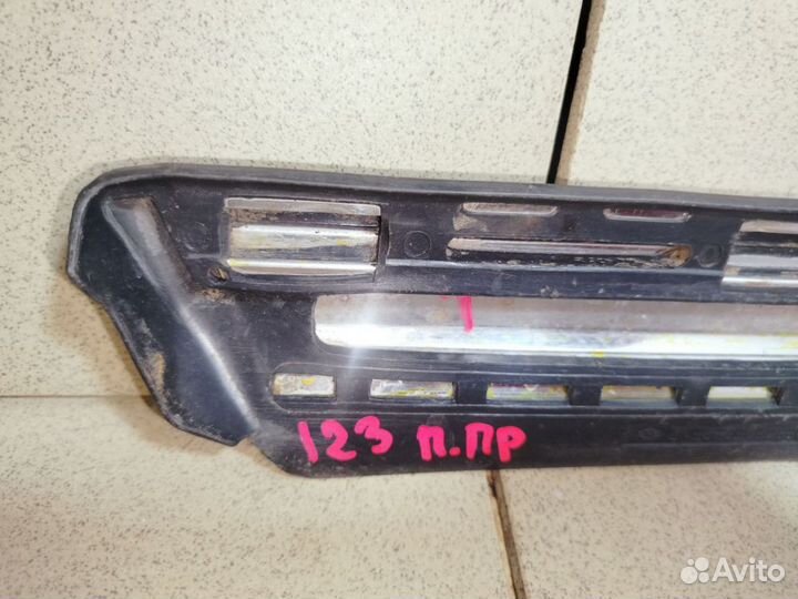 Молдинг крыла передний правый Mercedes Benz w123