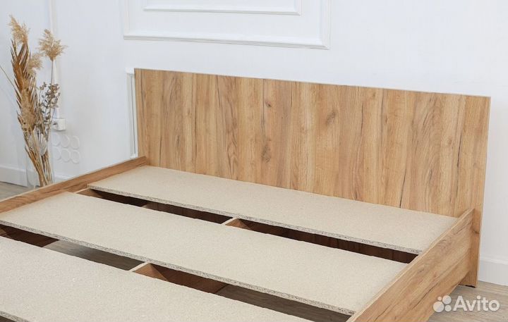 Кровать с выдвижными ящиками