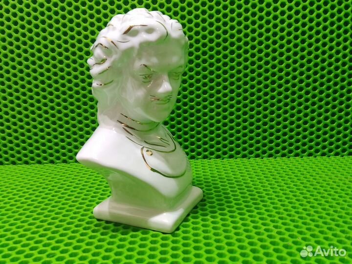 Фарфоровая статуэтка Петр 1