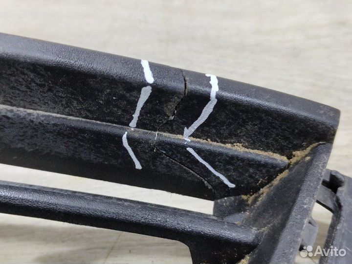 Решетка в бампер передняя Volkswagen Polo Sed