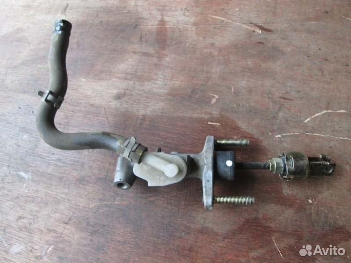 Главный цилиндр сцепления Toyota Allex ZZE123