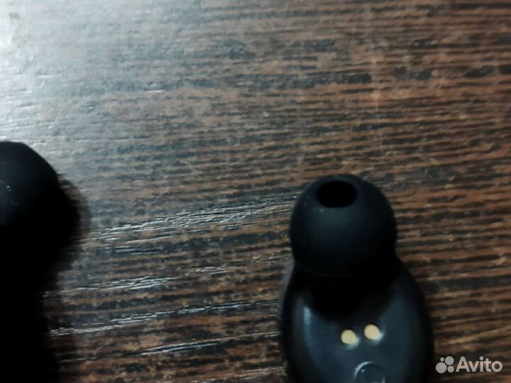 Беспроводные наушники новые. Чёрные