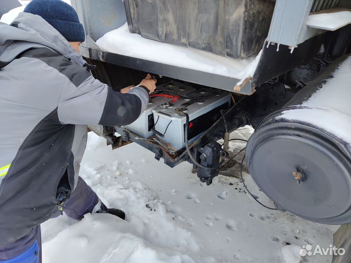 МАЗ 6303А8-328 с КМУ, 2011