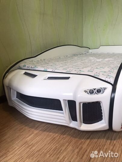 Детская кровать машина