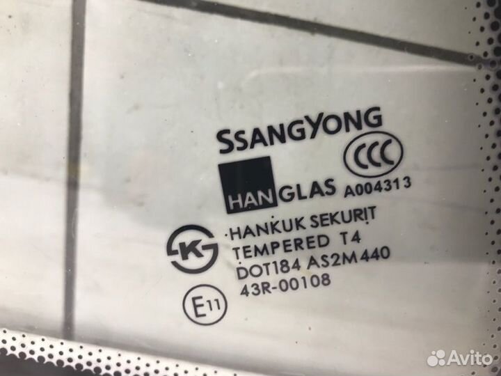 Форточка в крыло левая задняя Ssang Yong Rodius 1