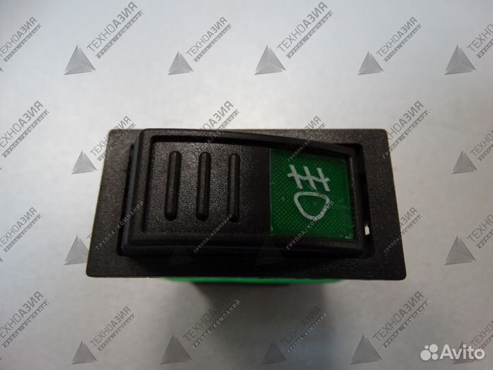 Кнопка включения фар в панель управления