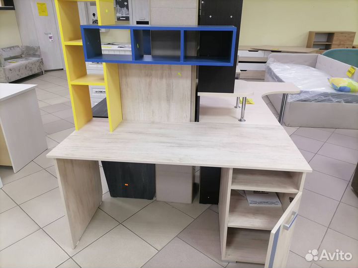 Компьютерный стол