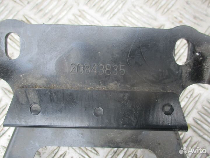 Кронштейн торпедо Volvo 20843835