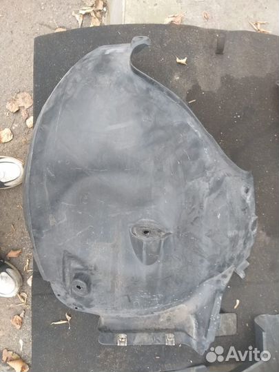 Подкрылок передний на Мерседес E-class 211