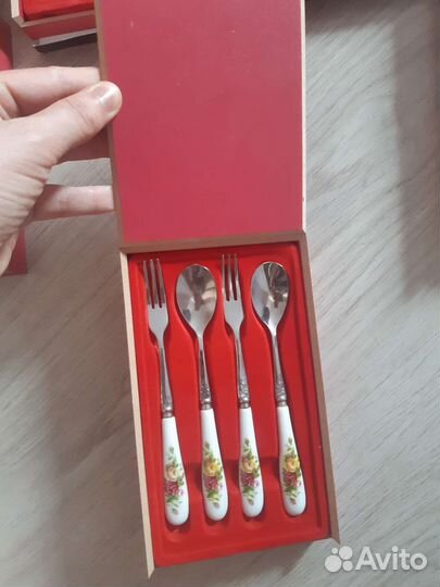 Набор столовых приборов.фарфор
