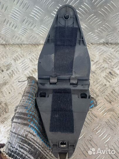 Крепление аварийного знака 8E5 860 285