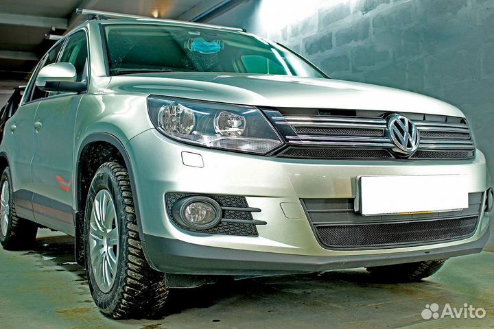 Защитная сетка радиатора низ черная Volkswagen Tig