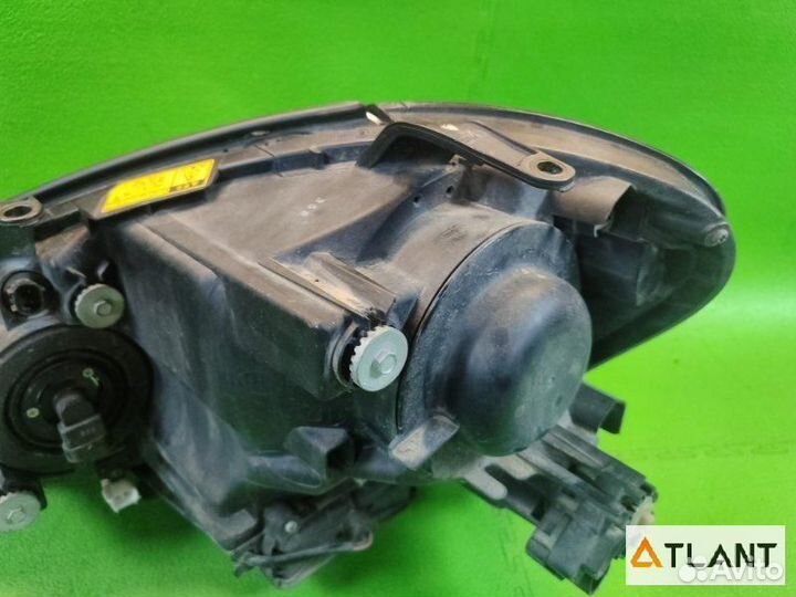 Фара передняя правая toyota ipsum