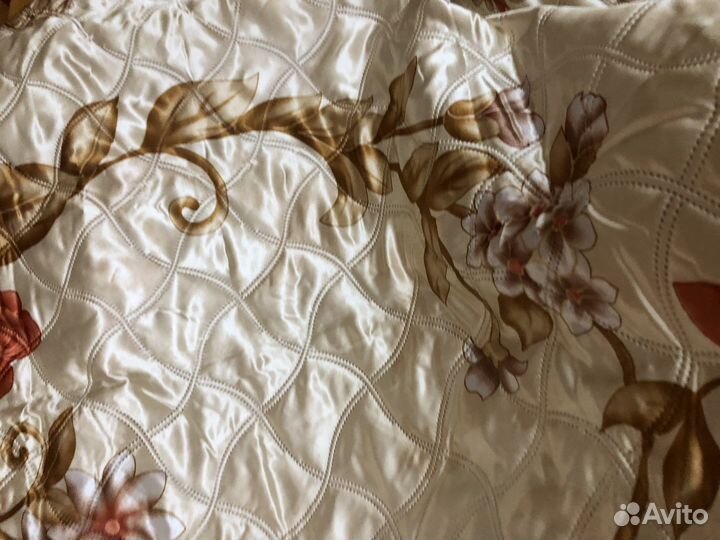 Покрывало на кровать новое