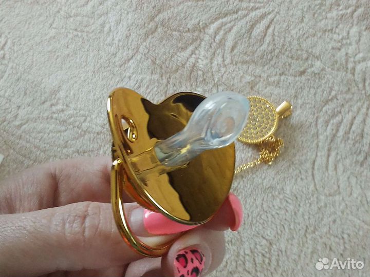 Соска и прищепка новые