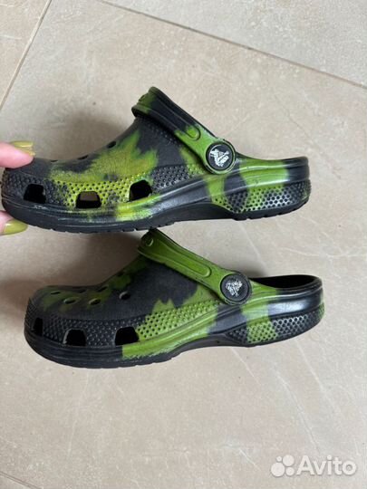 Crocs. C12