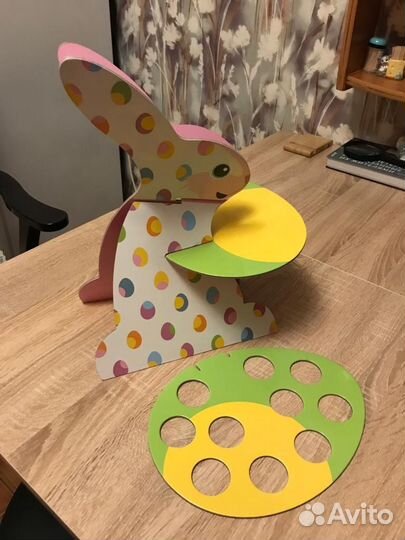 Пасхальный заяц с подставкой для яиц. Декор