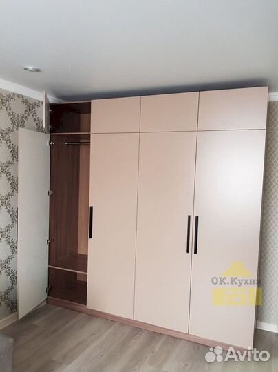 Шкаф купе с зеркалом