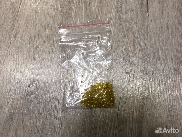 Чешский бисер матово-жёлтый