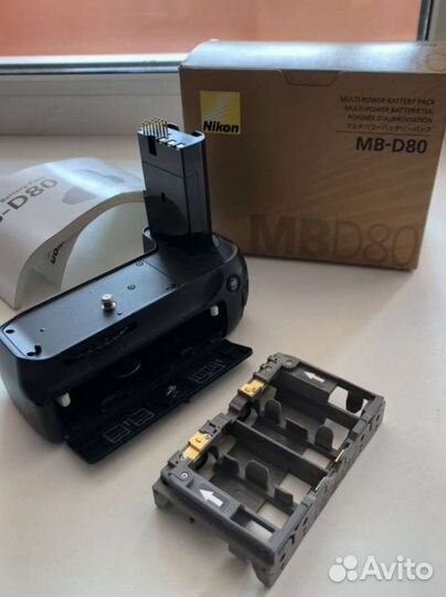 Батарейный блок Nikon MB D80