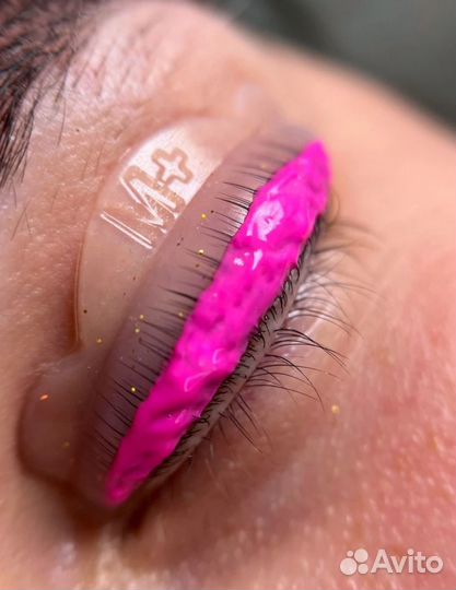 Ламинирование ресниц и окрашивание бровей