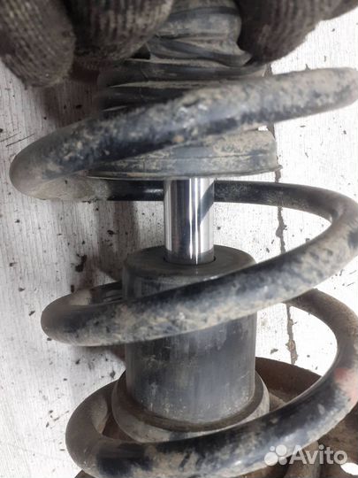 Стойка передняя в сборе Volkswagen Passat B6