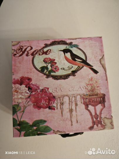 Деревянная шкатулка