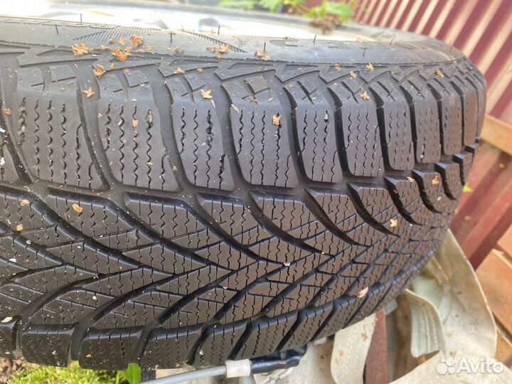 Комплект на тойоту с новыми шинами