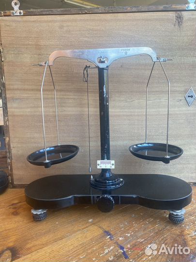 Весы учебные с гирьками