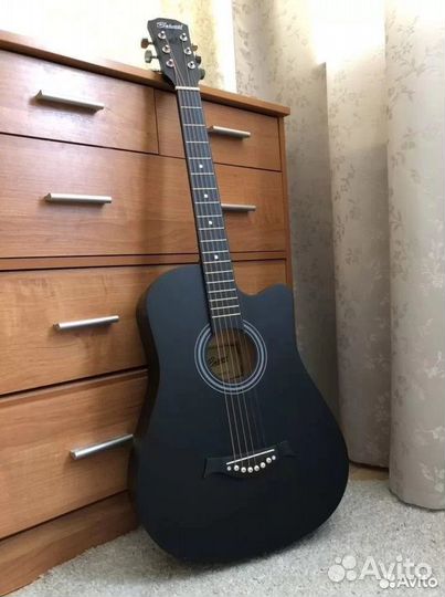 Гитара с чехлом