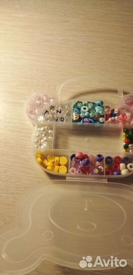 Набор бусин с контенером